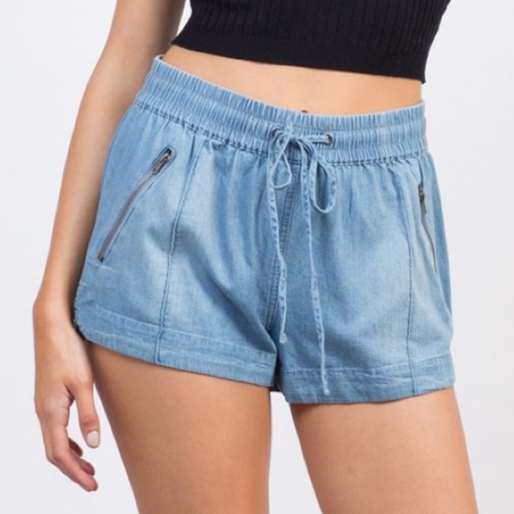• Max Jeans • Chambray Linen Shorts